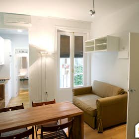 Apartamento for rent for € 900 per month in Madrid, Calle de la Manzana
