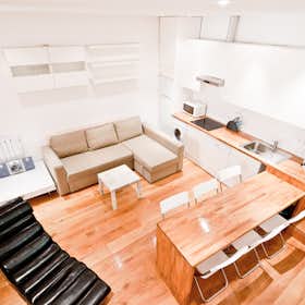 Apartment for rent for €1,800 per month in Madrid, Calle de la Manzana