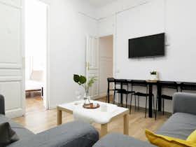 Private room for rent for €680 per month in Madrid, Calle de Preciados