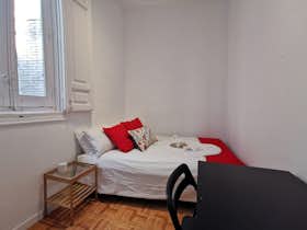 Private room for rent for €580 per month in Madrid, Calle de Preciados