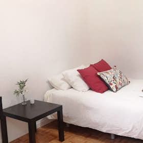 Private room for rent for €480 per month in Madrid, Calle de Preciados