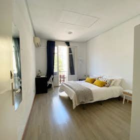 Private room for rent for €670 per month in Madrid, Glorieta de Quevedo