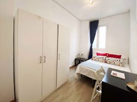 Private room for rent for €640 per month in Madrid, Glorieta de Quevedo