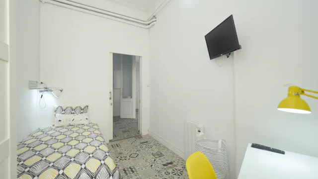 Private room in Carrer Gran de Gràcia, Barcelona (100058) room image 2