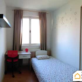 Private room for rent for €450 per month in Ljubljana, Triglavska ulica
