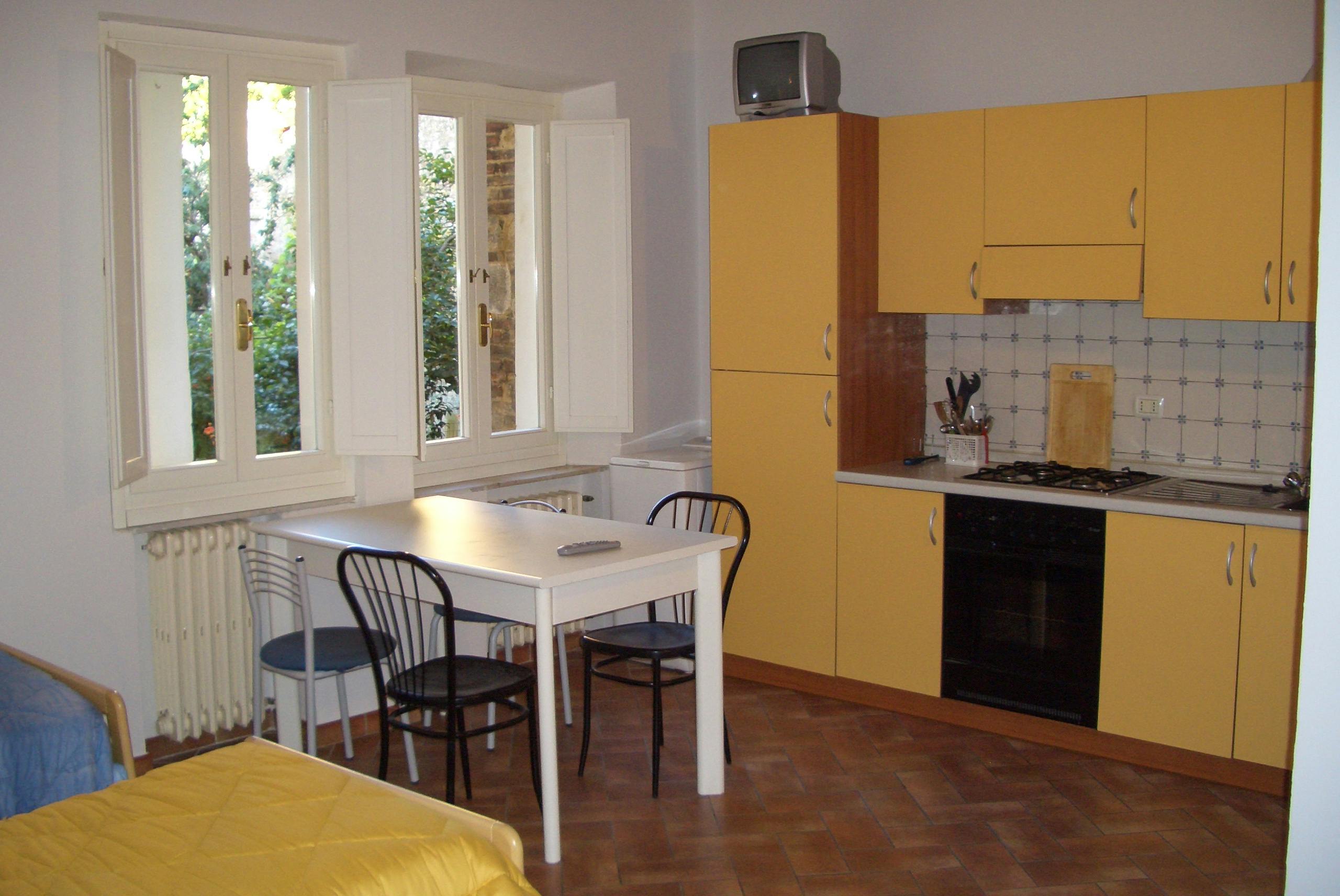 Studio for rent for €630 per month in Siena, Via Vallerozzi