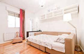 公寓 正在以 €1,600 的月租出租，其位于 Madrid, Calle de la Manzana