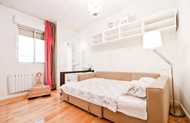2-Bedroom Apartment in Calle de la Manzana, Madrid (260840) room image 1