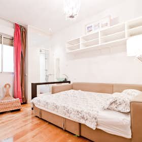 Wohnung for rent for 1.400 € per month in Madrid, Calle de la Manzana