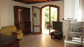 Appartement te huur voor € 700 per maand in Siena, Via Fiorentina
