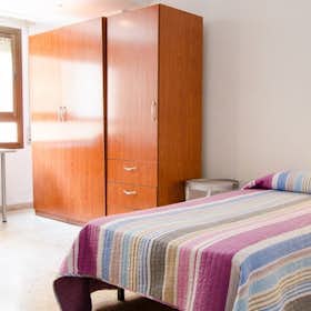 Private room for rent for €360 per month in Valencia, Carrer de la Ciutat de Mula