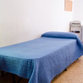 Private room for rent for €340 per month in Valencia, Plaça del Poeta Vicente Gaos