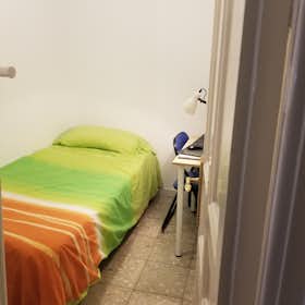 Private room for rent for €405 per month in Madrid, Calle de Torrecilla del Leal
