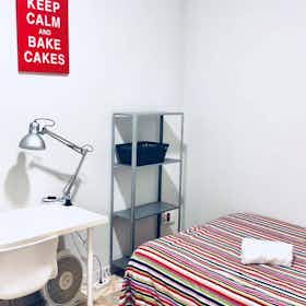 Private room for rent for €420 per month in Sevilla, Calle Porvenir