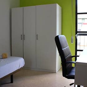Private room for rent for €410 per month in Sevilla, Plaza del Zurraque