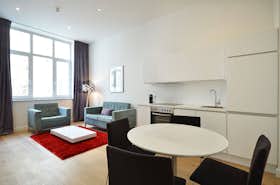 Wohnung zu mieten für 2.570 € pro Monat in Frankfurt am Main, Cranachstraße