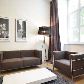 Apartment for rent for €2,570 per month in Frankfurt am Main, Cranachstraße