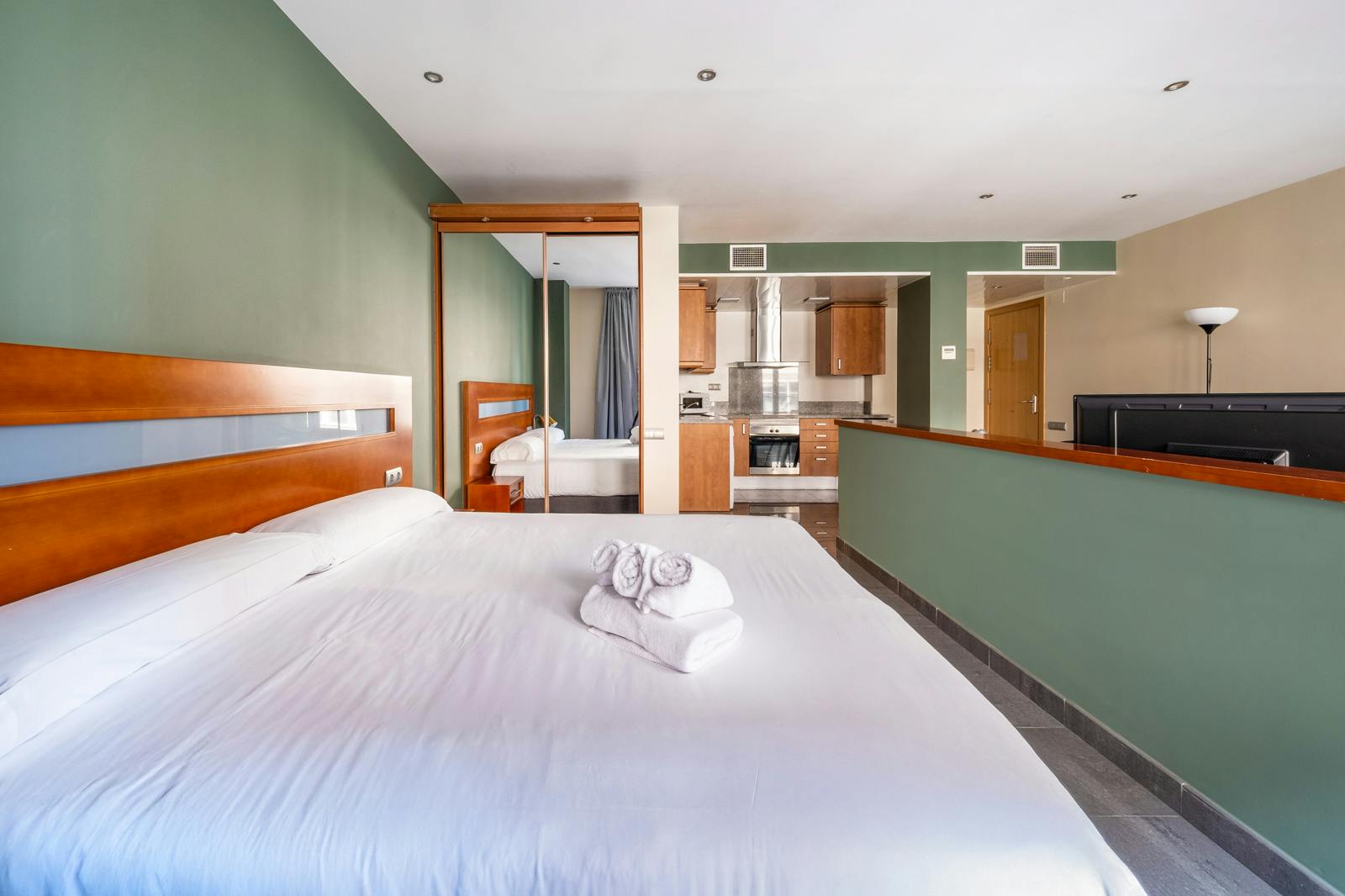 Studio for rent for €1,900 per month in Barcelona, Carrer de Torres i Amat