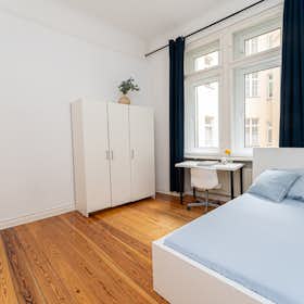 WG-Zimmer for rent for 680 € per month in Berlin, Königin-Elisabeth-Straße