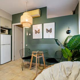 单间公寓 正在以 €1,000 的月租出租，其位于 Barcelona, Carrer de Fernández Duró