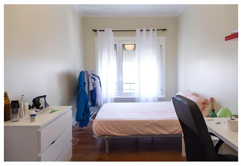 Private room for rent for €450 per month in Lisbon, Rua Augusto Gil