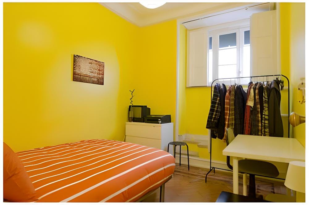 Private room for rent for €450 per month in Lisbon, Rua Damasceno Monteiro