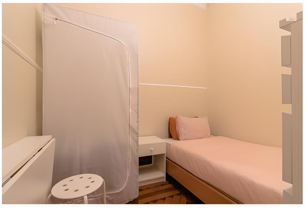 Chambre privée à louer pour 300 €/mois à Lisbon, Rua Damasceno Monteiro