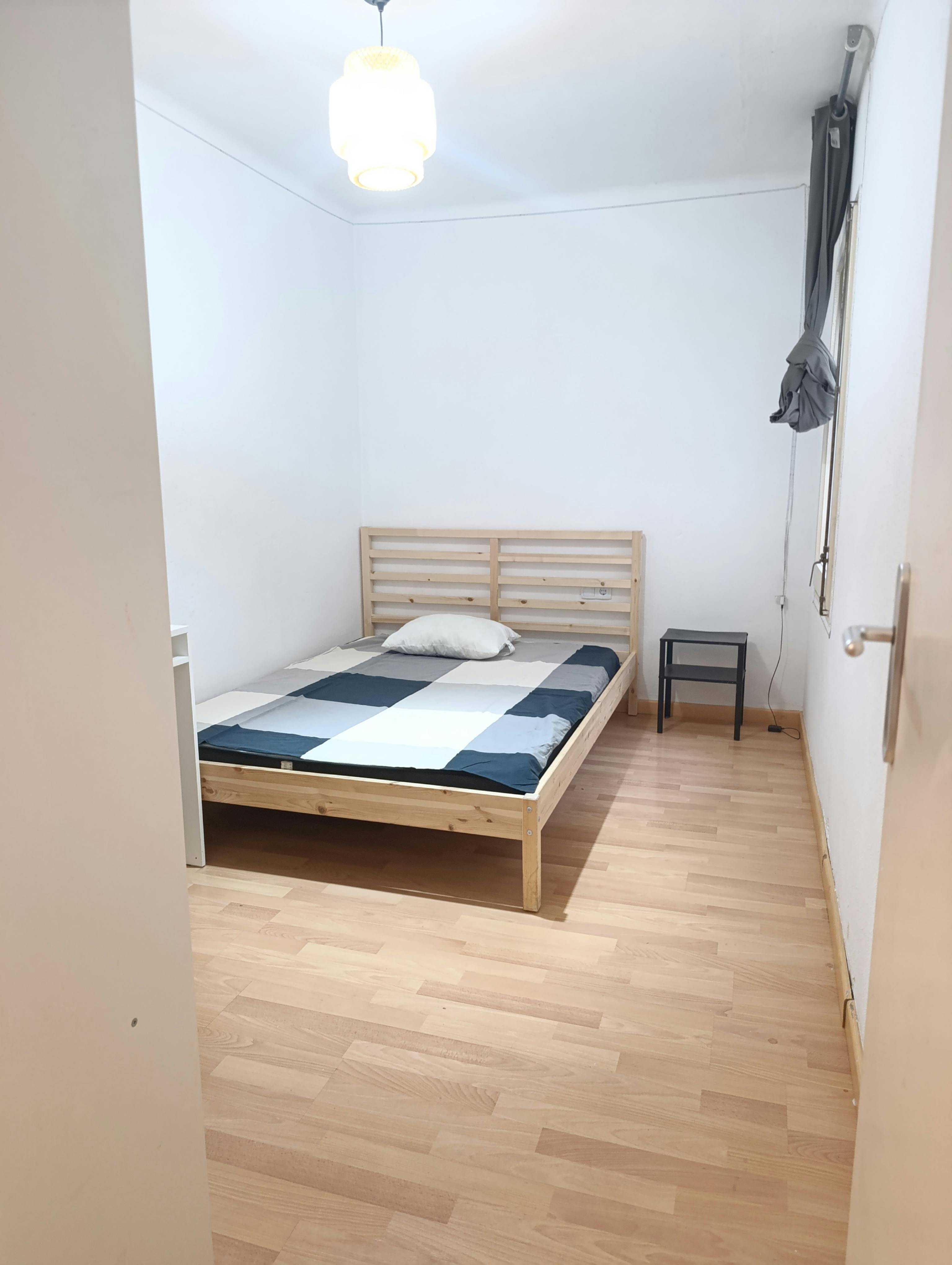 Cameră privată de închiriat pentru 420 EUR pe lună în Barcelona, Carrer del Marquès de Foronda