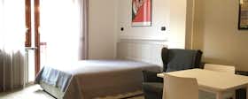 Studio for rent for €1,200 per month in Sesto San Giovanni, Via Risorgimento