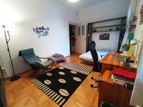 Private room for rent for HUF 121,460 per month in Budapest, Pacsirtamező utca