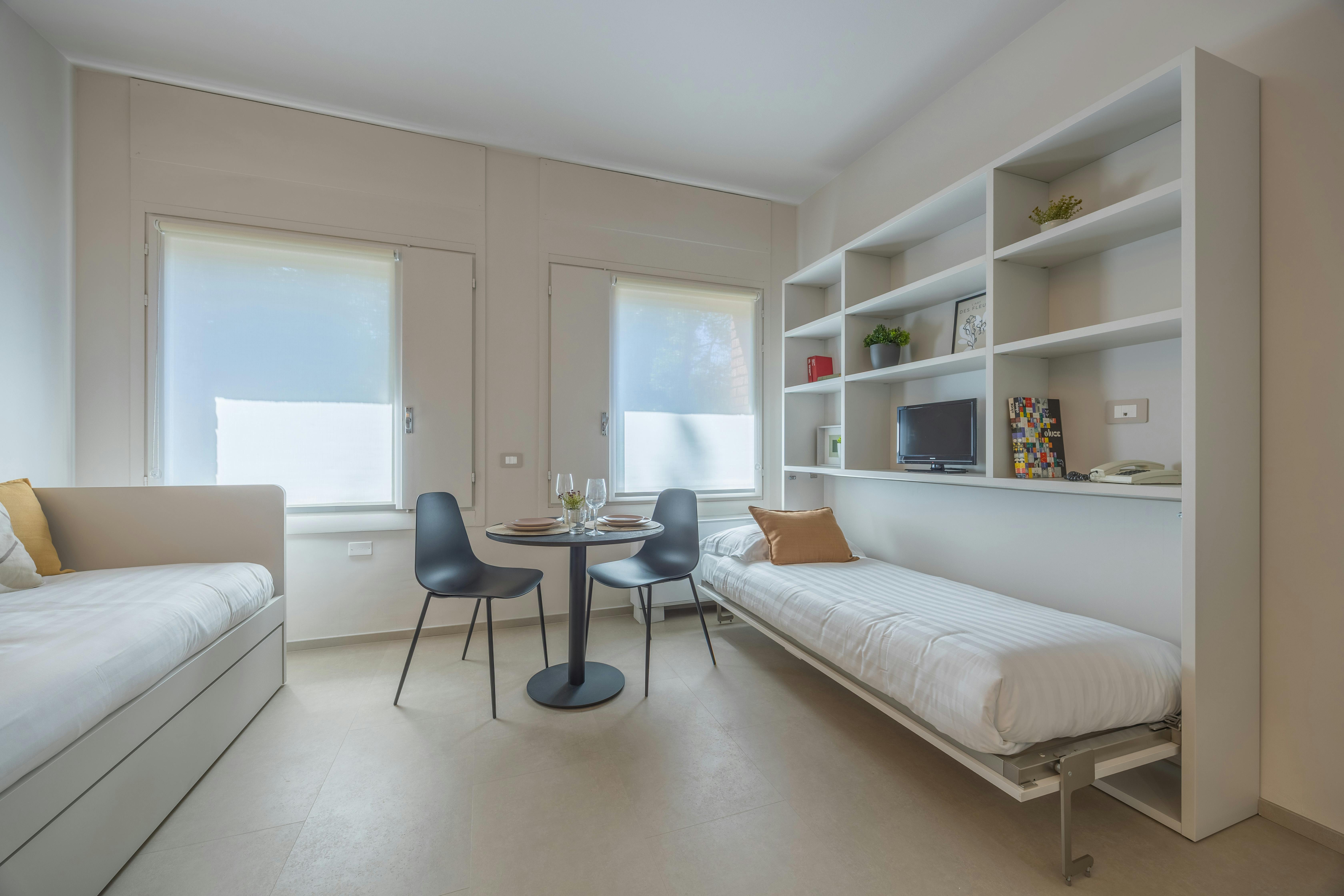 Studio for rent for €1,900 per month in Milan, Via Antonio Cesari