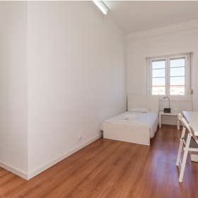 Private room for rent for €677 per month in Lisbon, Alameda Dom Afonso Henriques