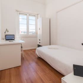 Private room for rent for €625 per month in Lisbon, Alameda Dom Afonso Henriques
