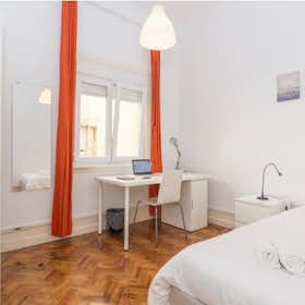 Private room for rent for €677 per month in Lisbon, Rua de São Félix