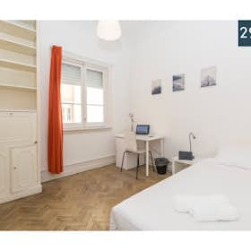 Private room for rent for €677 per month in Lisbon, Rua de São Félix