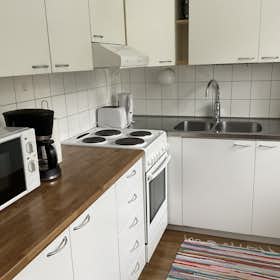 Apartment for rent for €1,100 per month in Helsinki, Keinutie