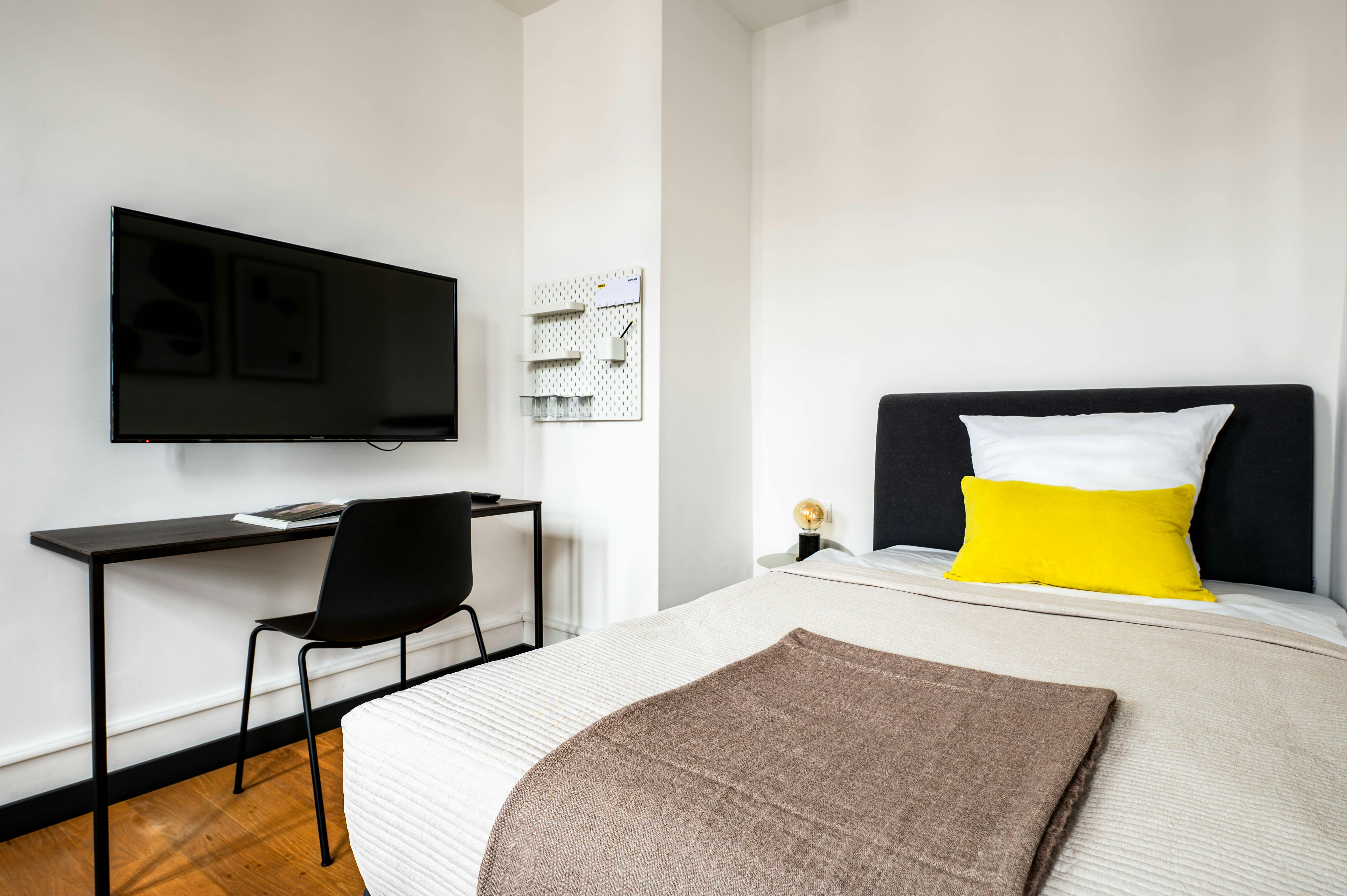 Studio for rent for €1,290 per month in Wolfsburg, Amtsstraße