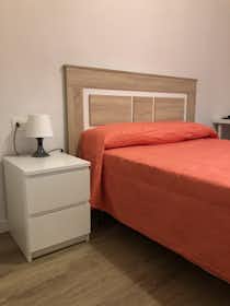 Private room for rent for €300 per month in Oviedo, Calle Llano Ponte