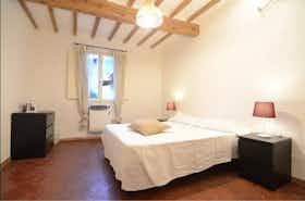 公寓 正在以 €1,750 的月租出租，其位于 Florence, Borgo Allegri