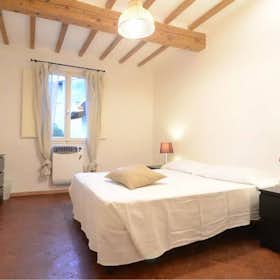 Квартира сдается в аренду за 1 750 € в месяц в Florence, Borgo Allegri