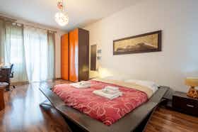 Apartment for rent for €1,300 per month in Rome, Via Rialto