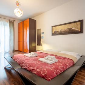 Apartment for rent for €1,300 per month in Rome, Via Rialto