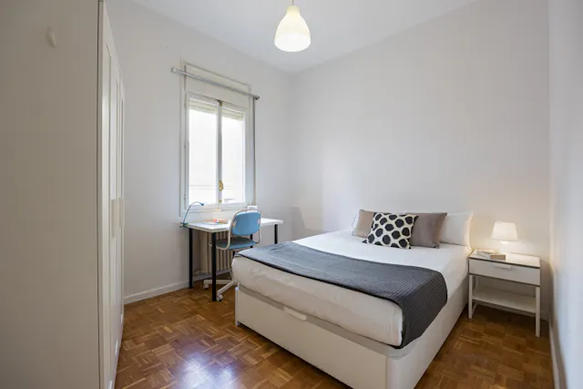 Private room in Calle de Alcalá, Madrid (1032185) room image 1