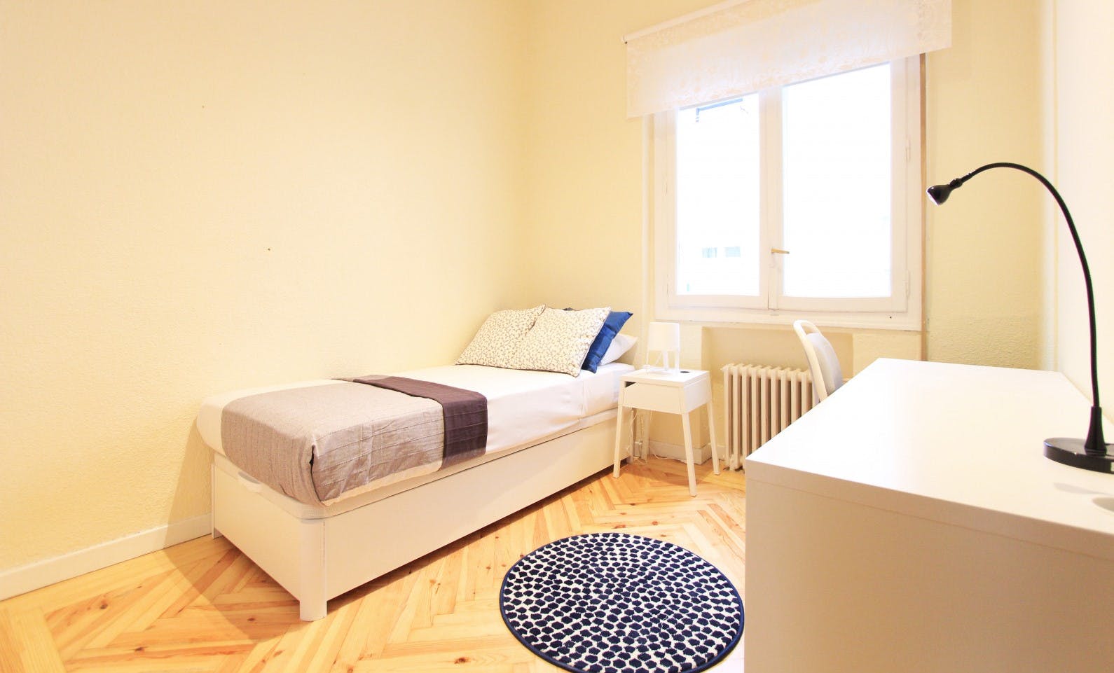 Private room for rent for €650 per month in Madrid, Calle de Amado Nervo