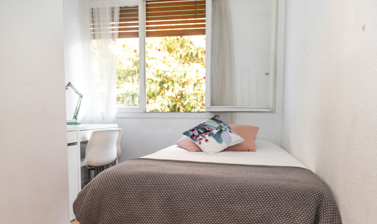 Private room for rent for €550 per month in Madrid, Avenida de Bruselas