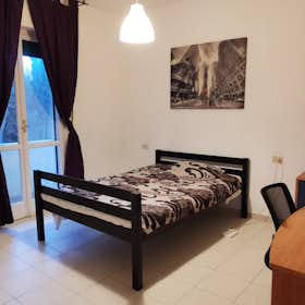 Private room for rent for €610 per month in Pisa, Via Spartaco Carlini
