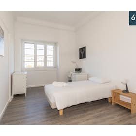 Private room for rent for €730 per month in Lisbon, Alameda Dom Afonso Henriques