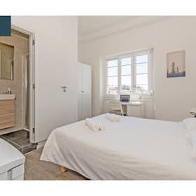 Studio for rent for € 835 per month in Lisbon, Alameda Dom Afonso Henriques