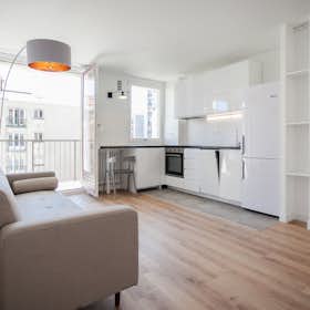 Apartment for rent for €1,800 per month in Paris, Rue de Belleville