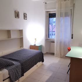 Private room for rent for €590 per month in Pisa, Via Spartaco Carlini